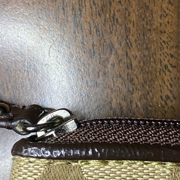 Coach kindle zip cover with pockets EUC - Picture 3 of 3